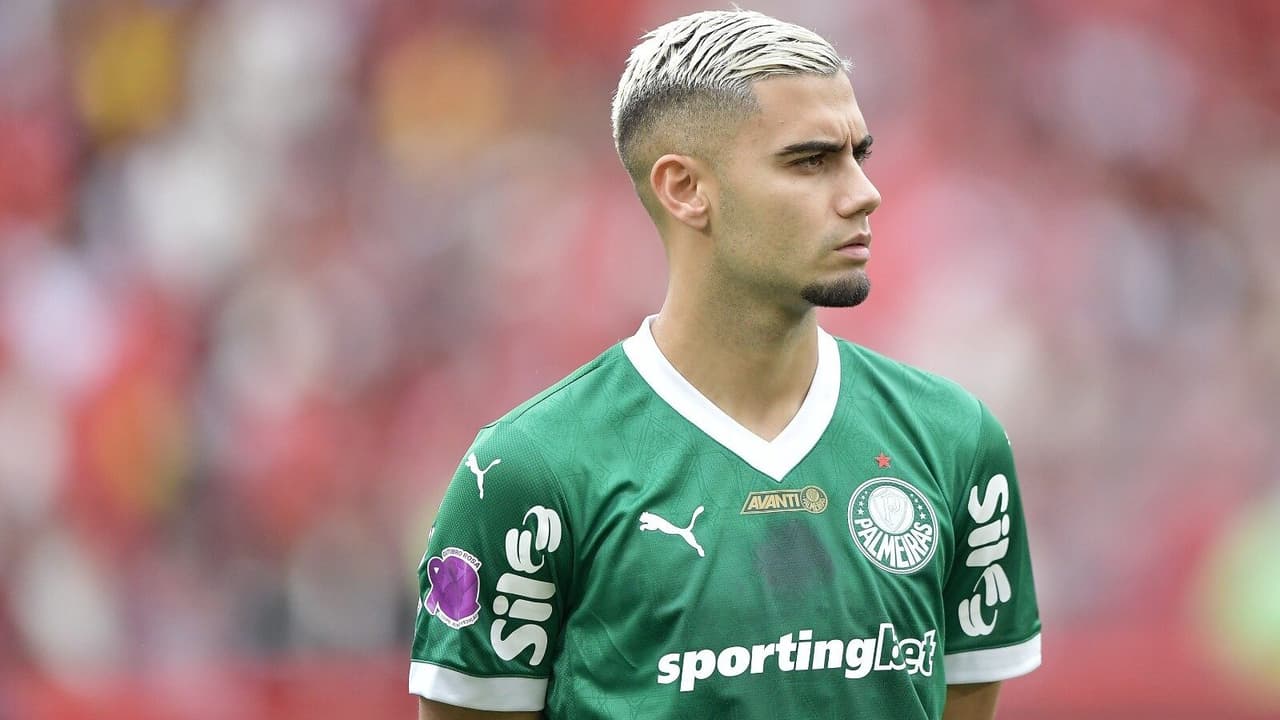 Vaias, escorregão e atuação discreta: o retorno de Andreas ao Maracanã com o Palmeiras