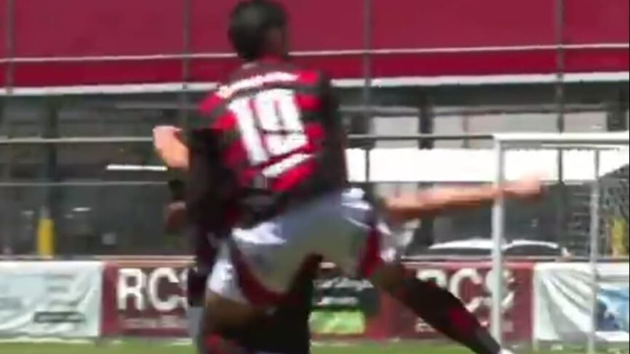 Joia do Flamengo faz história no sub-20 ao marcar gol inédito que Pelé não conseguiu