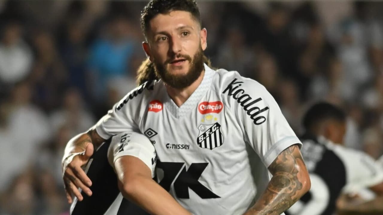 Zé Rafael destaca evolução do Santos em vitória sobre Corinthians: 'Alto nível'