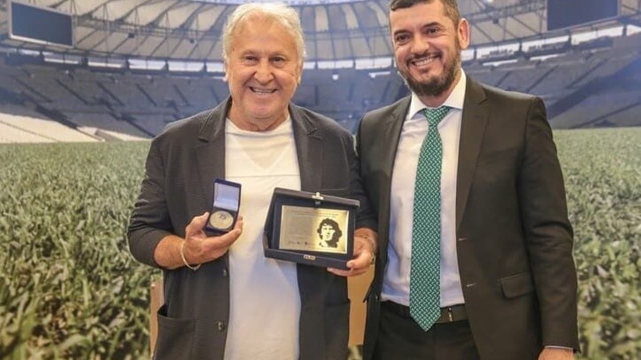 Zico, ícone do Flamengo, é homenageado na Alerj por sua trajetória futebolística