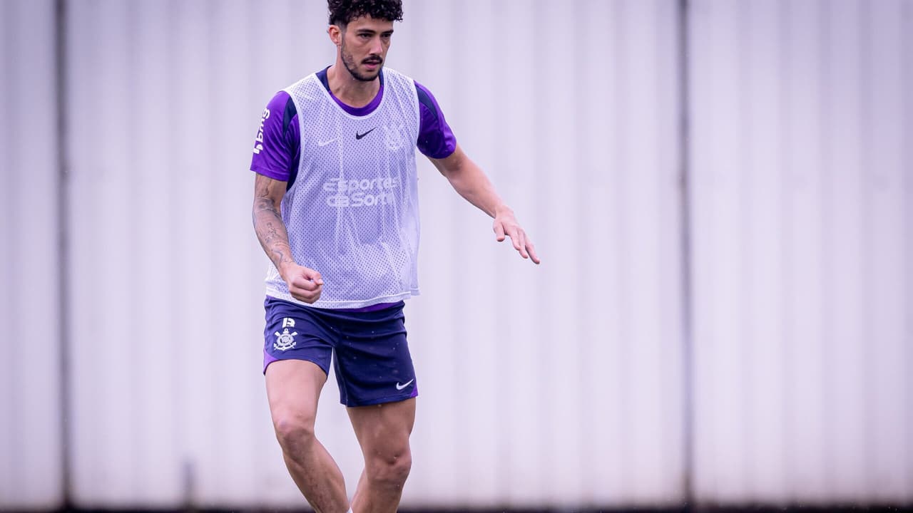 Titular do Corinthians desfalca equipe após receber cartão no Brasileirão