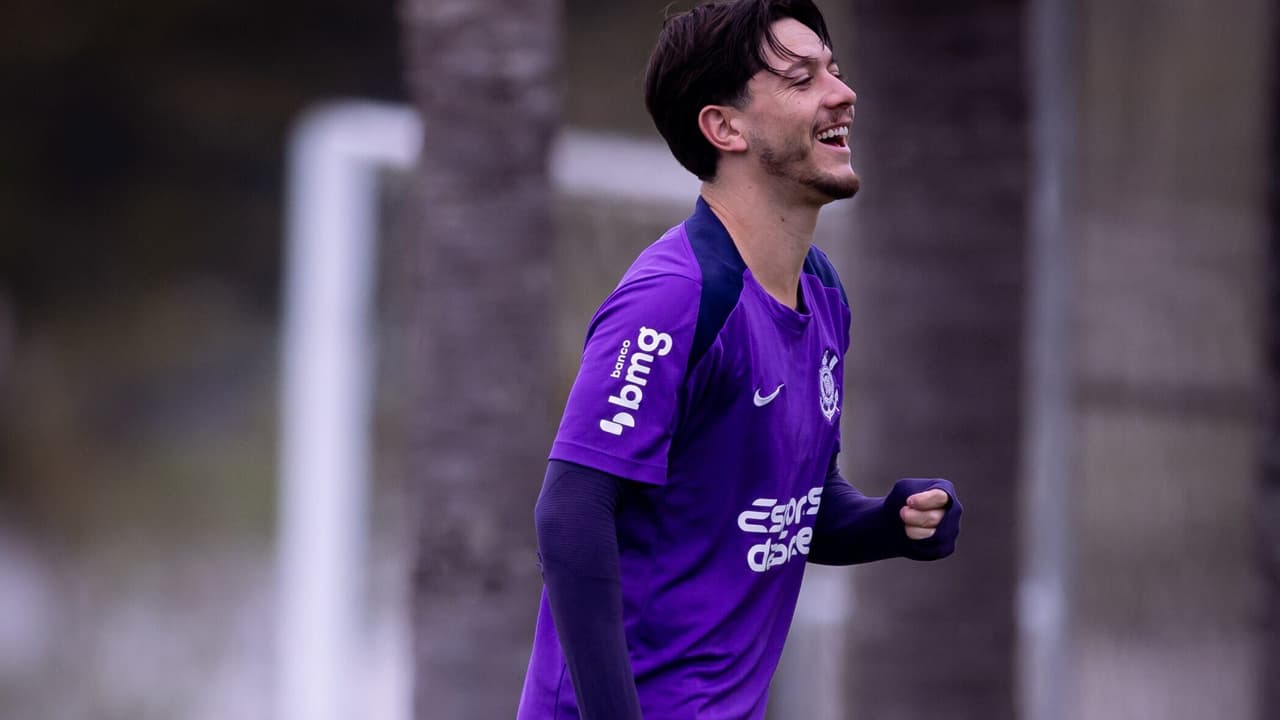 Quarteto se recupera e treina com o elenco do Corinthians