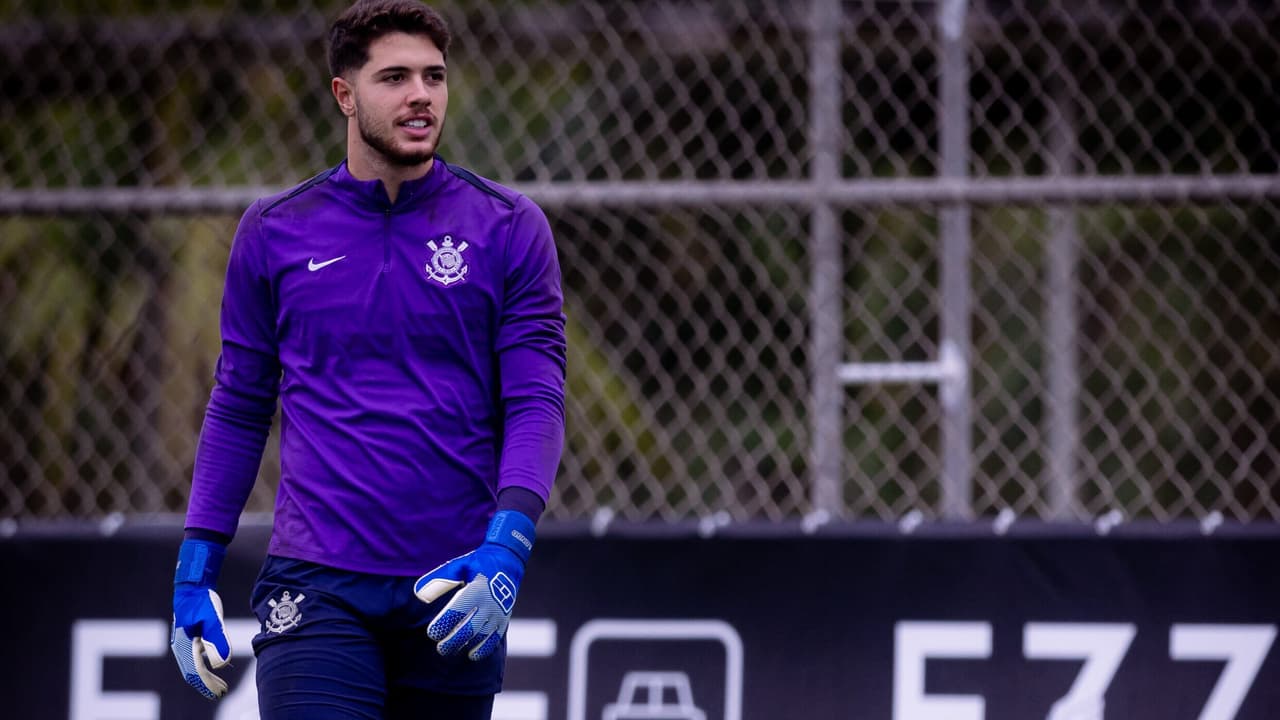 Promessa do Corinthians deve estrear em clássico com o Santos