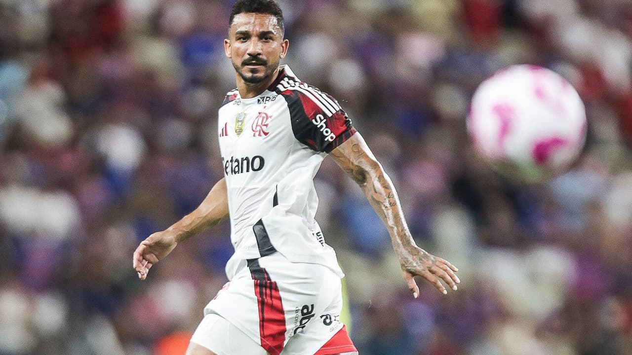 Danilo brilha em momento decisivo: Flamengo reage com qualidade e experiência no campo