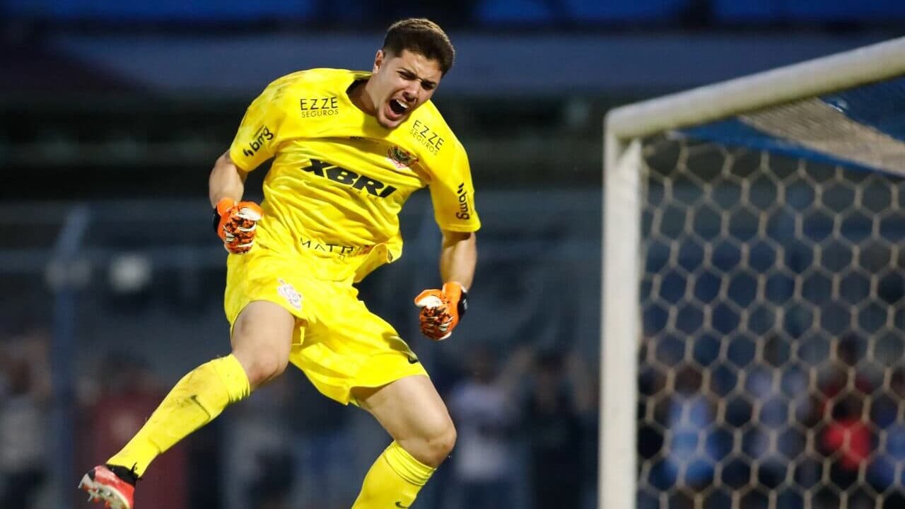 Corinthians apresenta novo goleiro em clássico contra o Santos; confira a escalação
