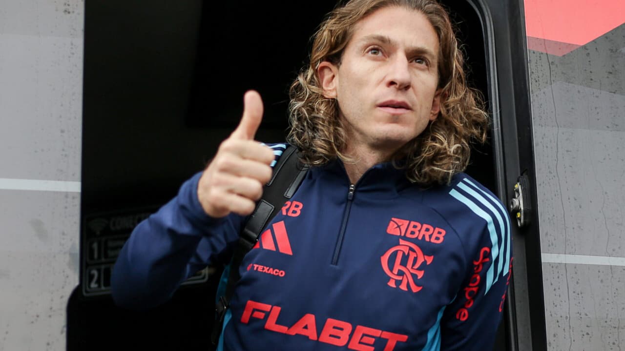 Torcedores expressam apoio a Filipe Luís após Flamengo e Palmeiras