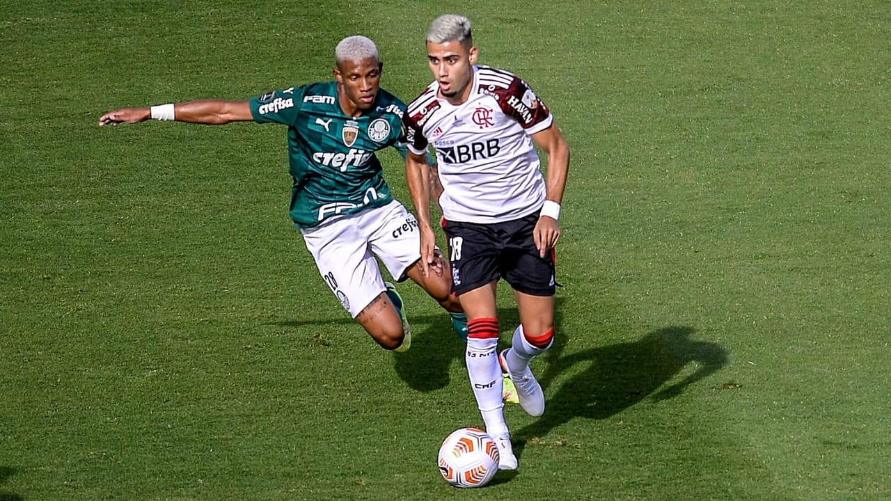 Flamengo e Palmeiras se enfrentam novamente, agora pela glória da Libertadores 2021, em duelo decisivo