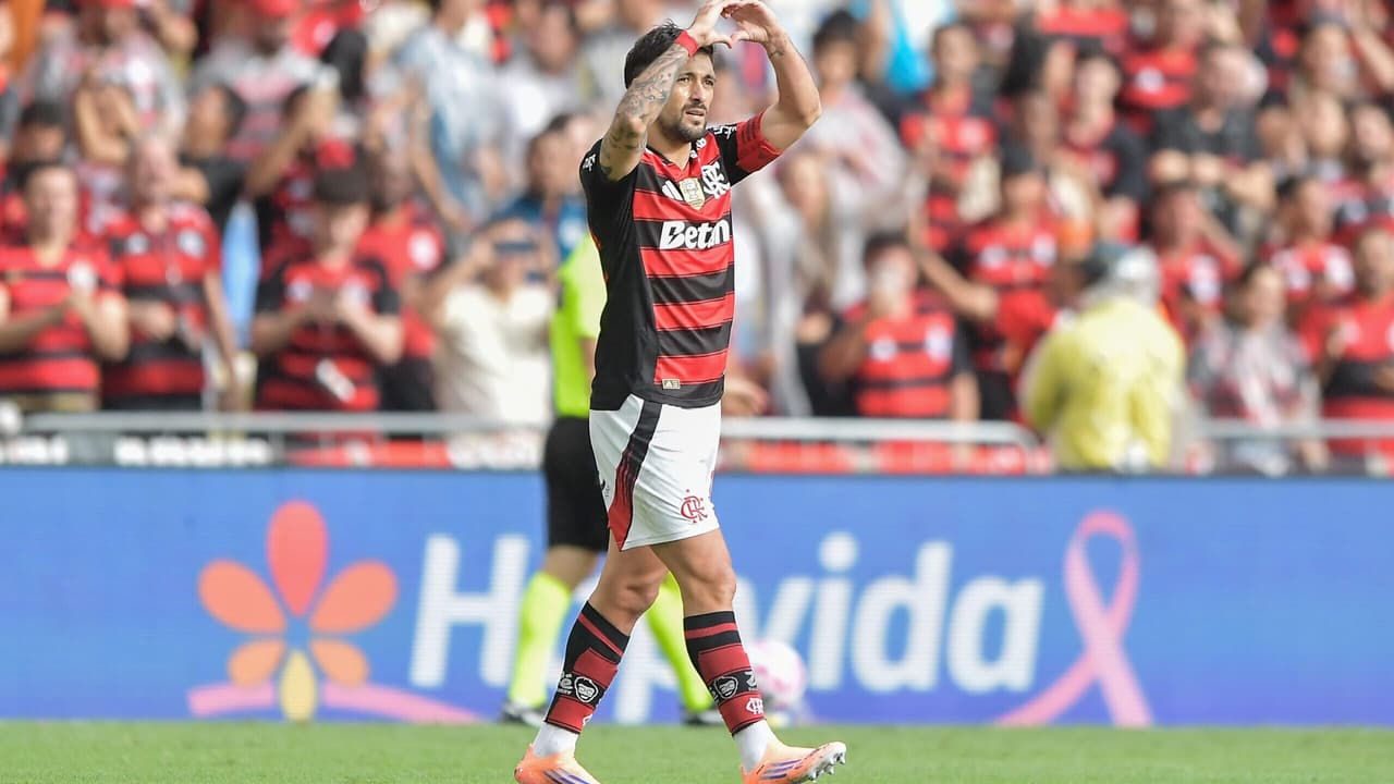 Torcedores do Palmeiras criticam jogador por falha no gol do Flamengo