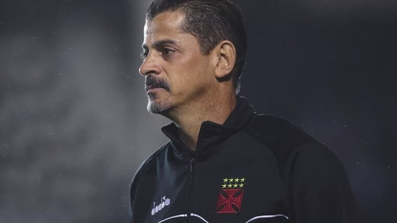 Assembleia de credores do Vasco tem discurso emocionado de ídolo do clube