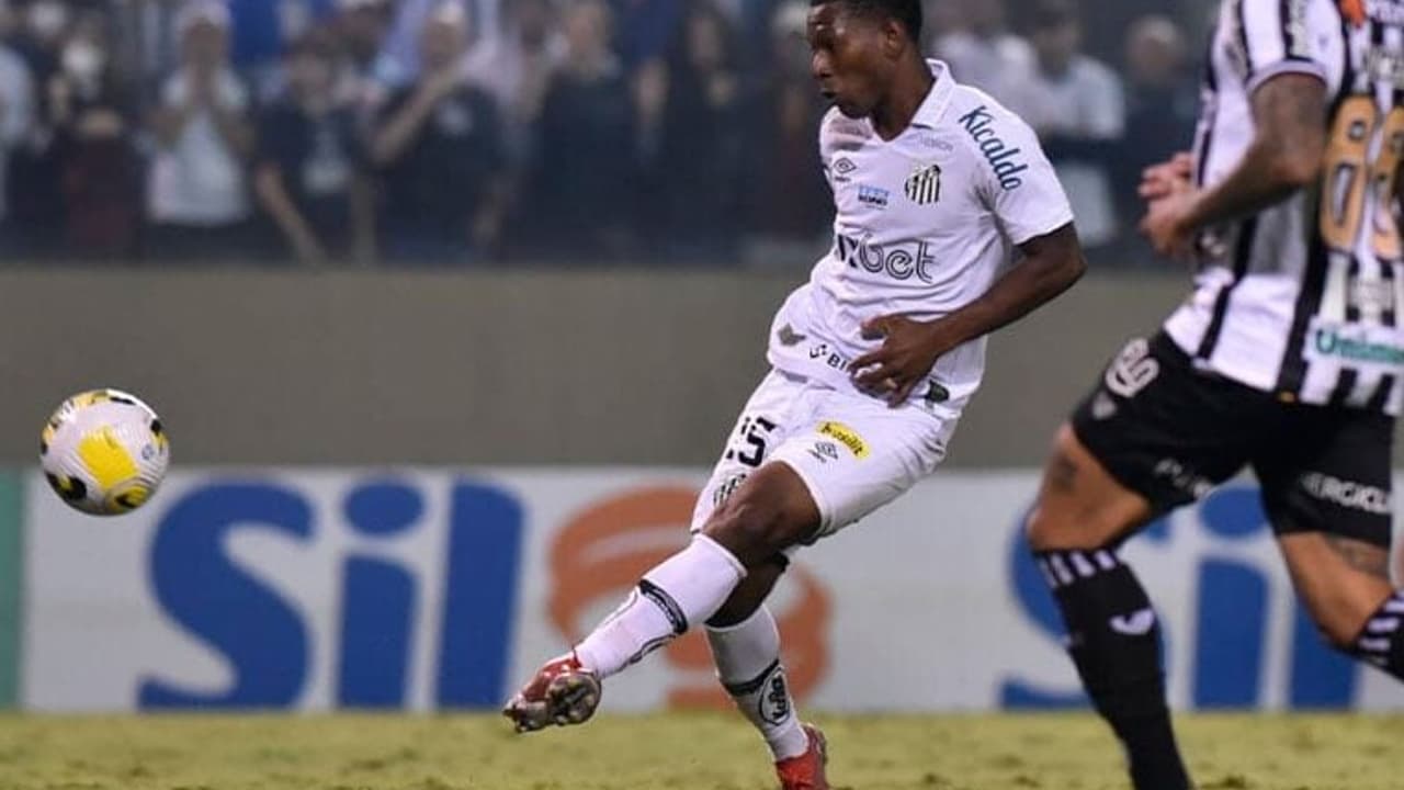 Angulo, ex-Santos, sofre atentado a caminho do treino no Equador