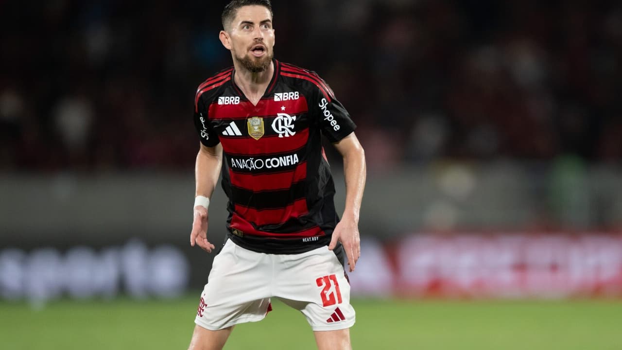 Jorginho, do Flamengo, critica qualidade de gramados no Brasil