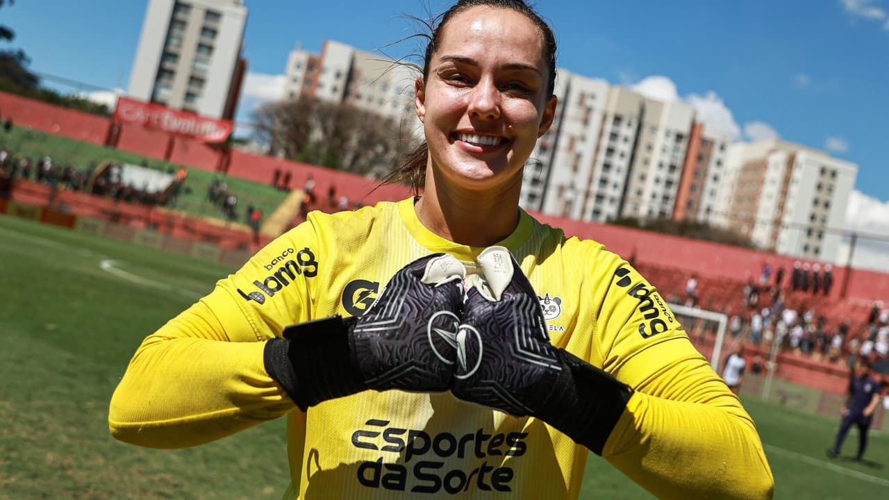 Desfalque à vista: Goleira do Corinthians, após cirurgia, preocupa torcida e time em jogo crucial