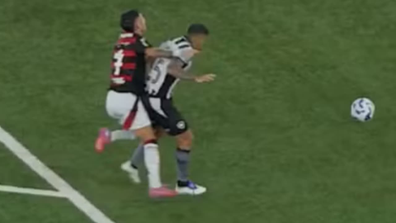 CBF divulga análise do VAR em lance polêmico em vitória do Flamengo diante do Botafogo