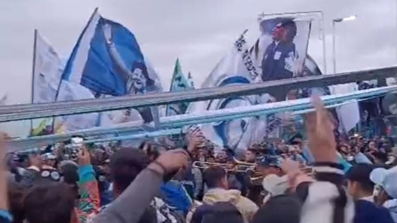 Torcida do Racing mobiliza bandeiraço vibrante antes do duelo decisivo contra o Flamengo