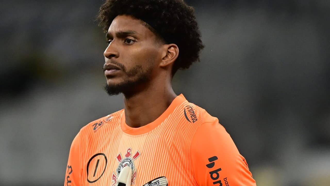 De volta, Hugo Souza exalta departamento médico do Corinthians