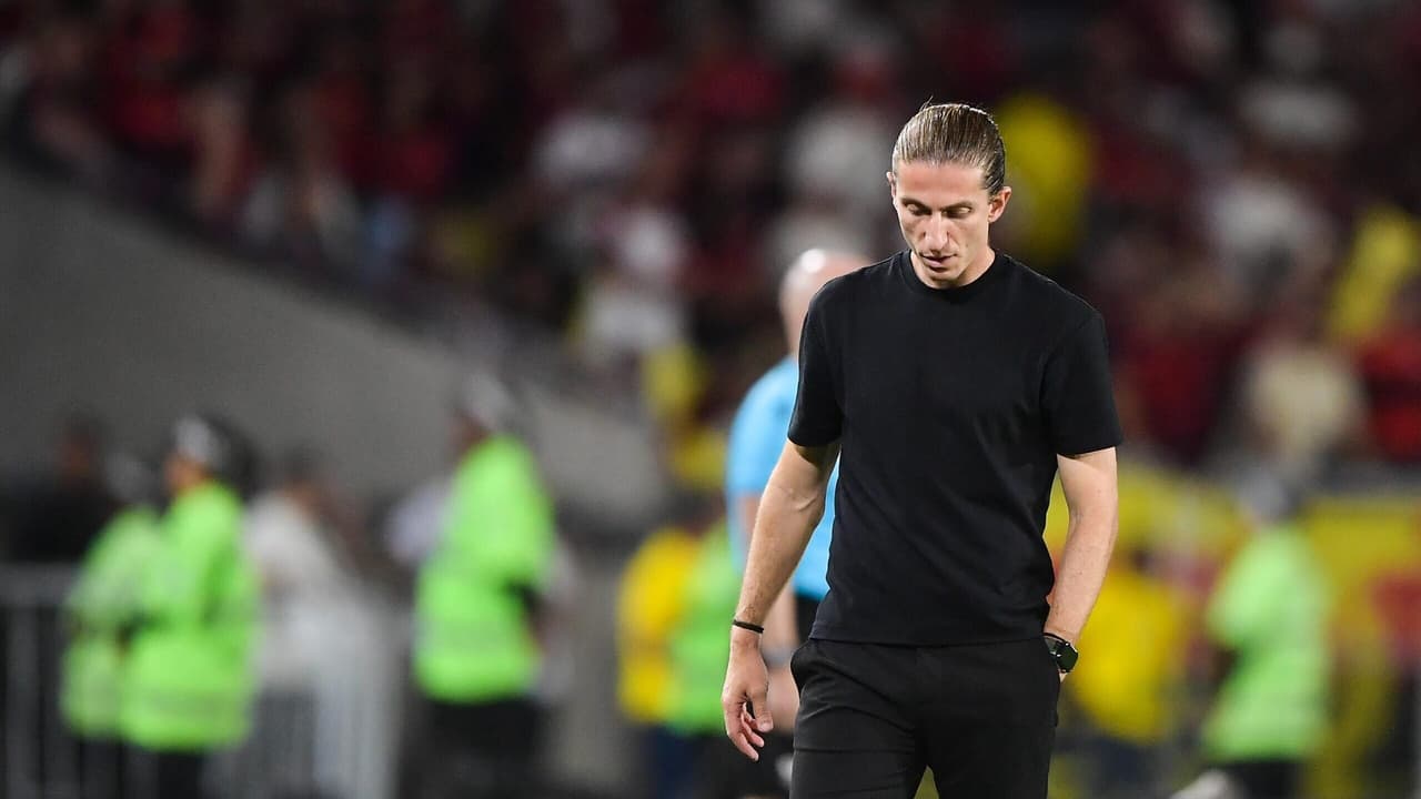 Filipe Luís revela escalação do Flamengo em meio a preparação intensa para duelo contra o São Paulo