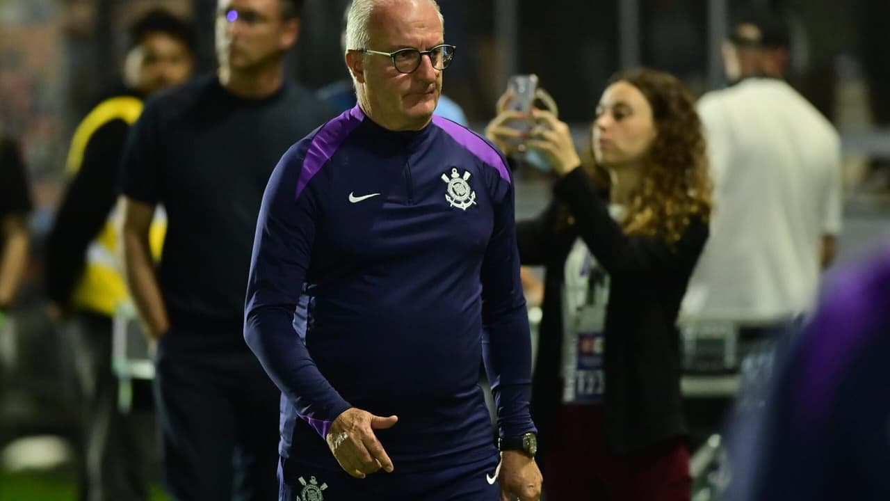 Dorival contesta arbitragens e afirma que elas 