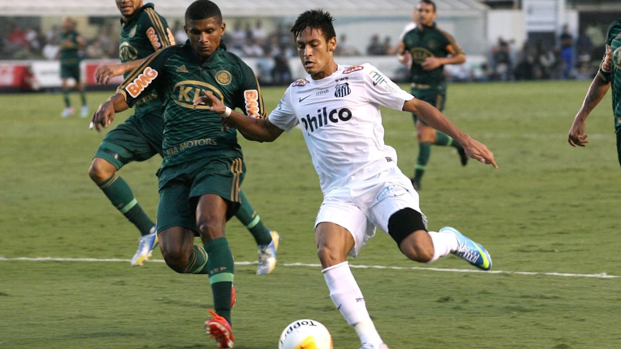 Neymar desafia o Palmeiras após 12 anos, em confronto que promete agitar os torcedores do Santos