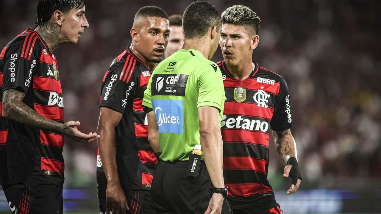 Leitura labial revela fala de árbitro e gera polêmica nas redes após clássico Fluminense x Flamengo