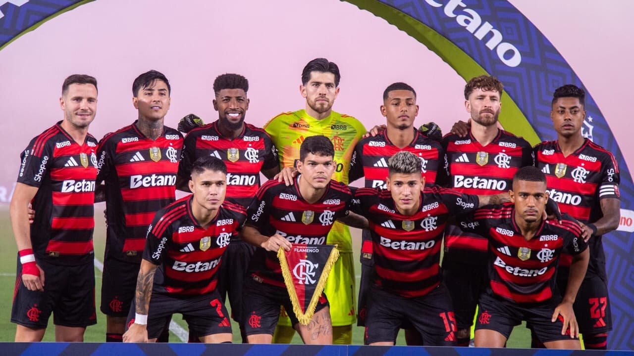 Torcida do Flamengo cobra explicações após derrota para o Fluminense: Não tem jeito