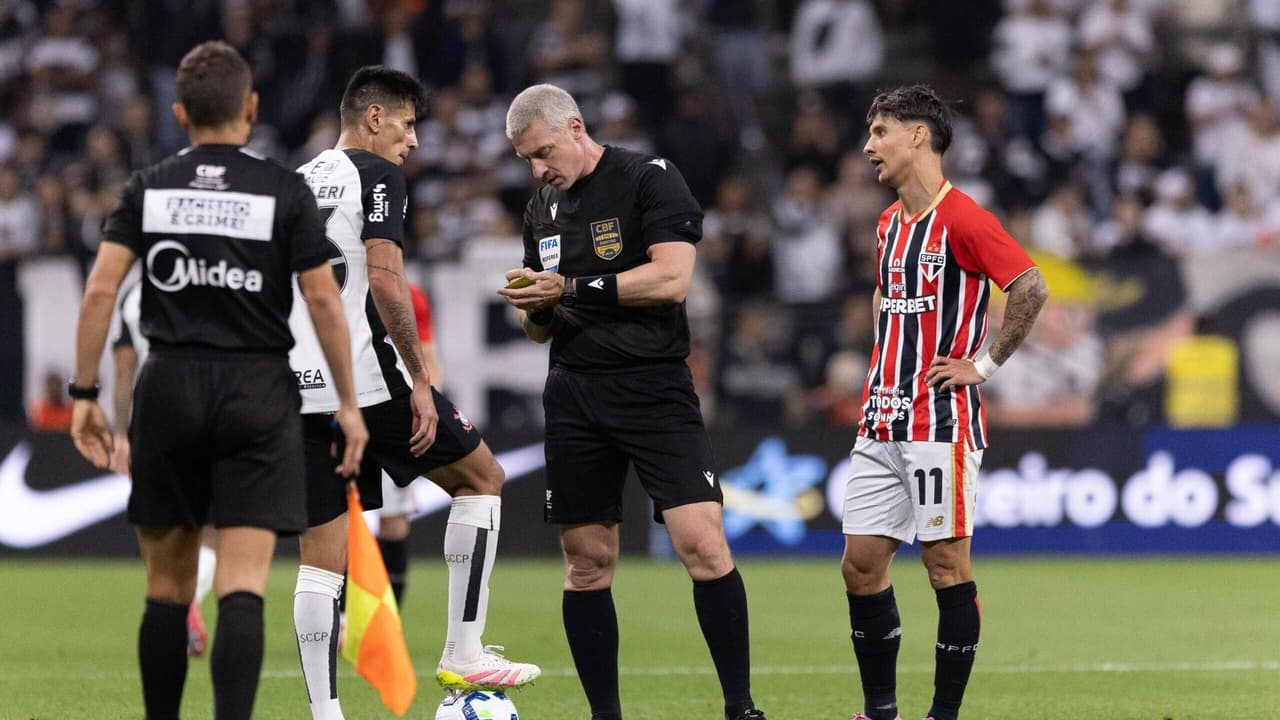 Daronco acirra ânimos em clássico entre Corinthians e São Paulo: 