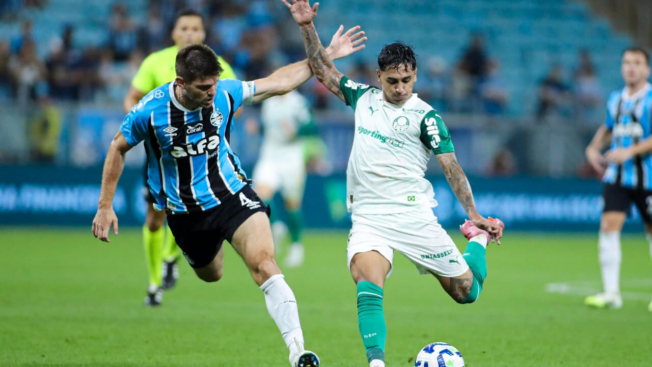 Palmeiras sofre virada do Grêmio e vê sonho do Brasileirão distante após resultados preocupantes