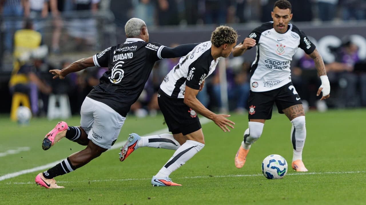 Torcedores do Corinthians reagem em choque após lance inacreditável contra o Botafogo