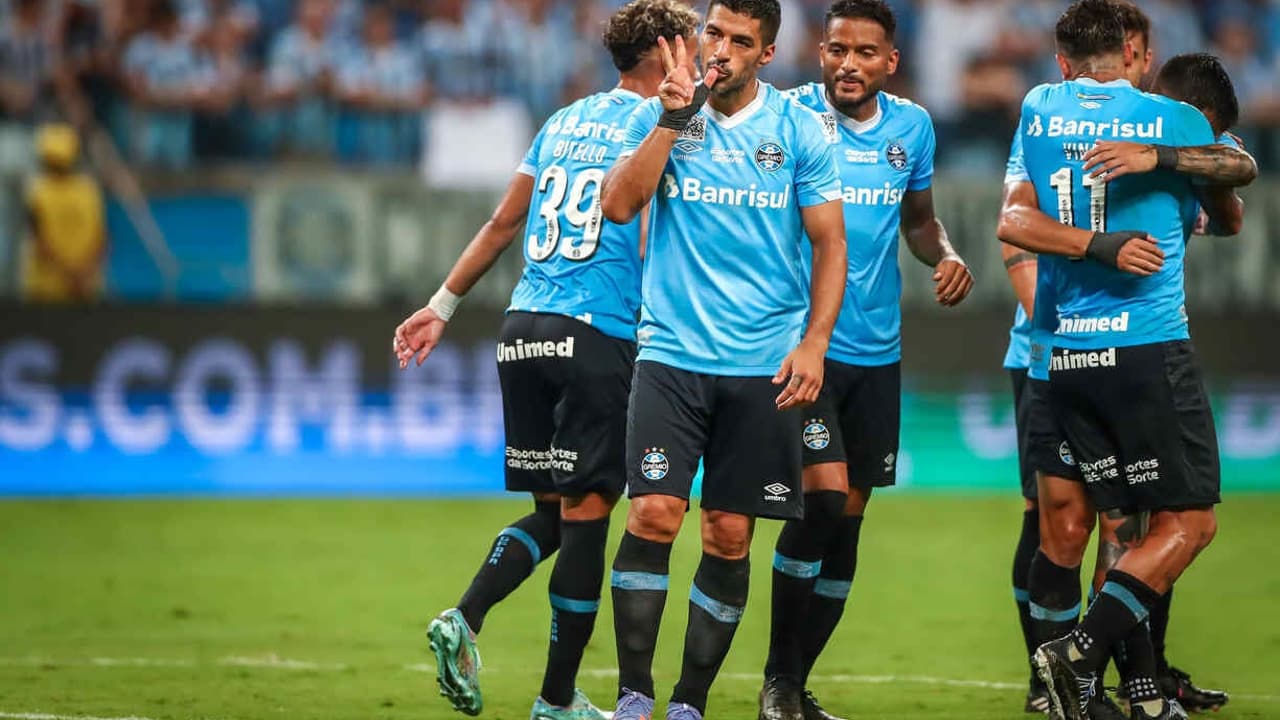 Reinaldo relembra momento inusitado com Suárez no Grêmio: 'Vou falar o que para ele?'