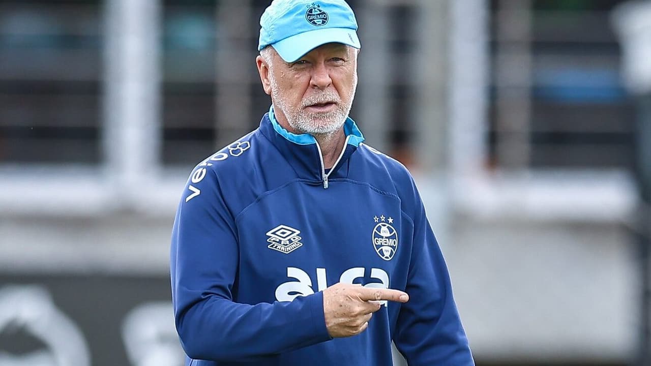 Mano Menezes enfrenta o Cruzeiro pela quinta vez desde que deixou a Toca