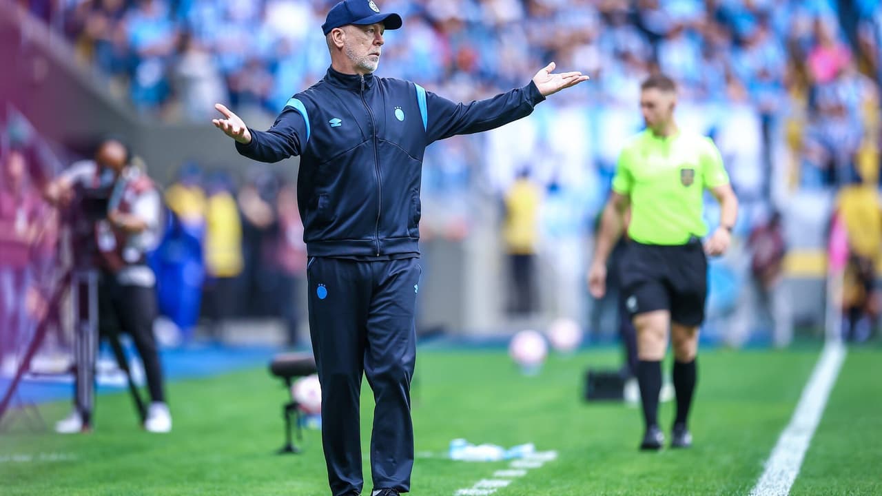 Gesto polêmico de Mano Menezes em Grêmio x Palmeiras gera repercussão: 