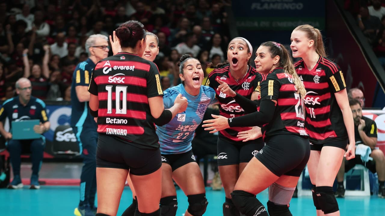 Flamengo dispara no duelo contra o Praia Clube e assegura vitória contundente na Superliga