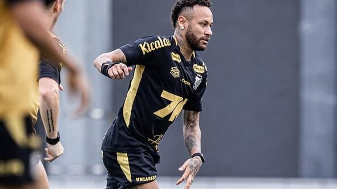 Neymar desembarca no Rio de Janeiro para duelo decisivo do Santos contra o Flamengo, em clima tenso