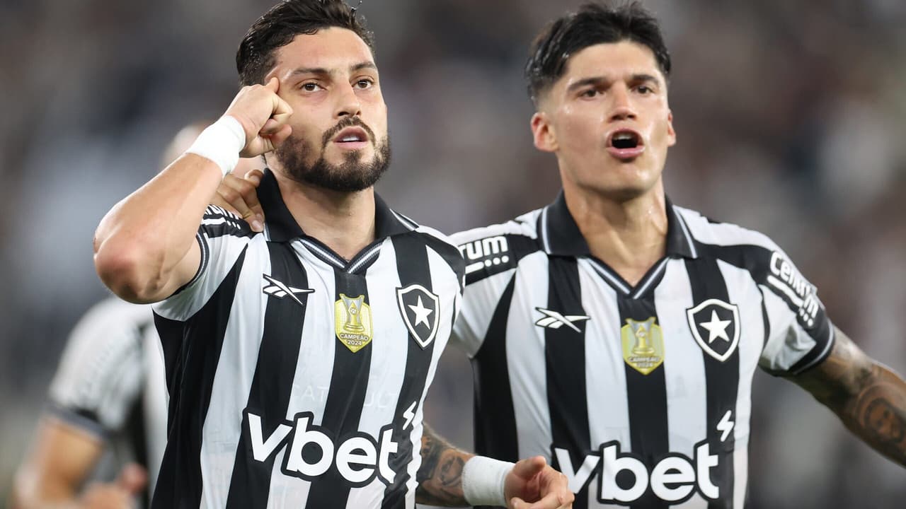 Alex Telles explica comemoração e exalta força mental do Botafogo