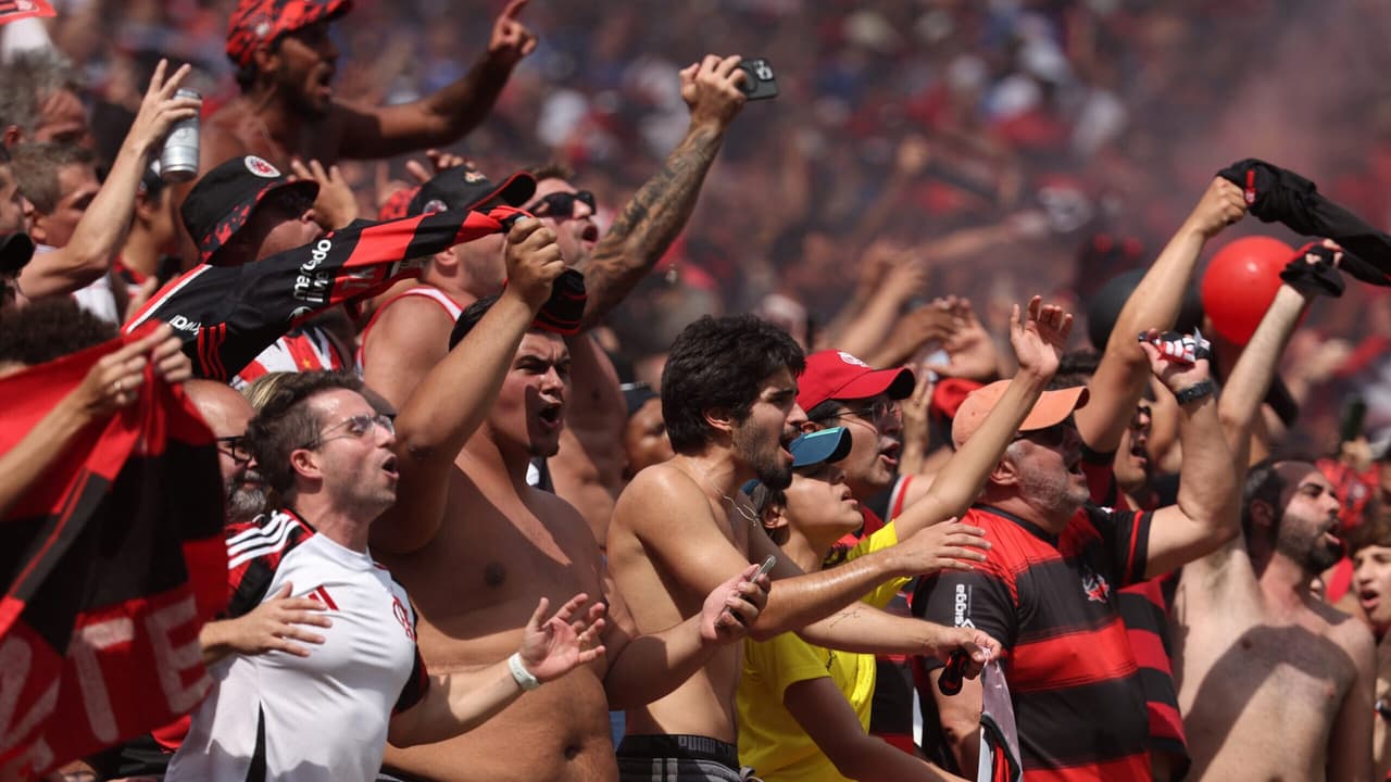 Torcida do Flamengo brilha nas arquibancadas e encanta comentarista: Imagem linda