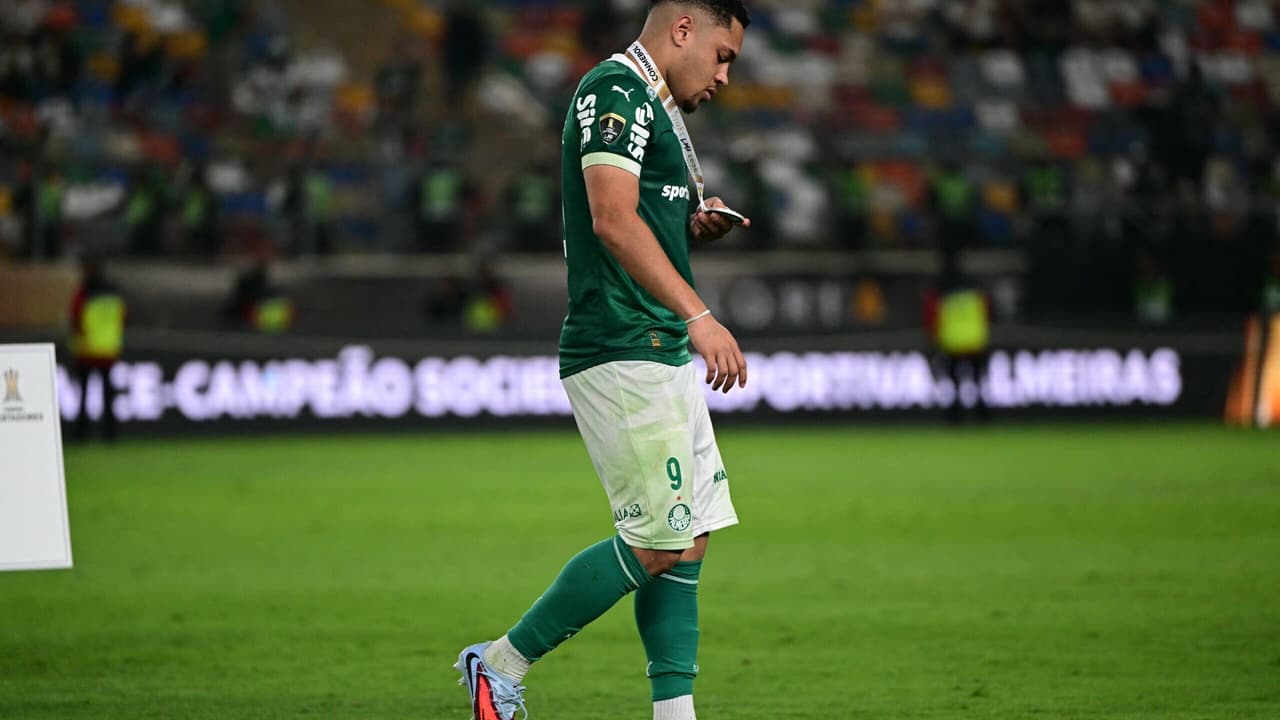 Nos bastidores, Abel Ferreira revela diálogo decisivo com Vitor Roque e defende Palmeiras