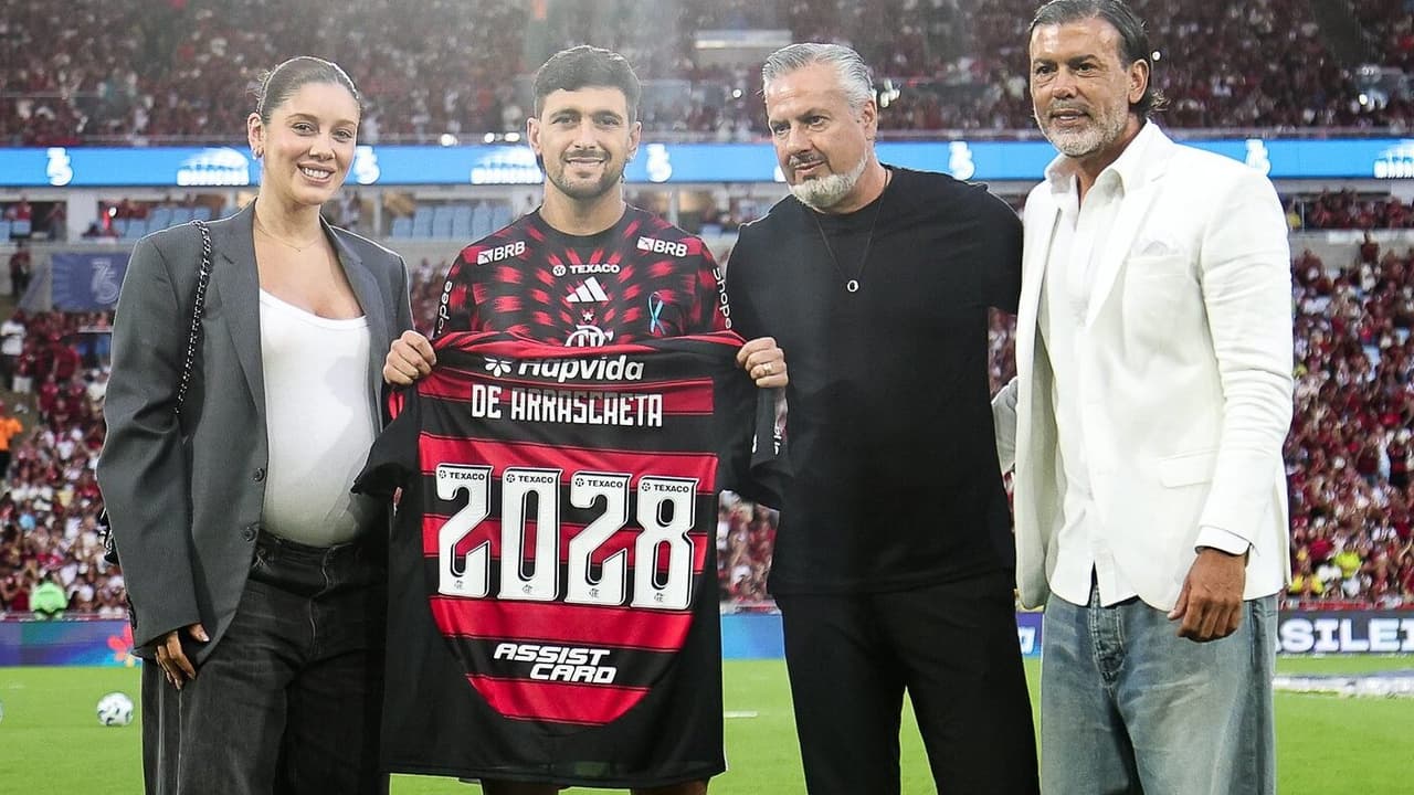 Arrascaeta é homenageado antes de Flamengo x Santos, celebrando trajetória marcante no clube
