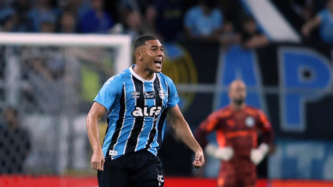 Flamengo vibra com gol do Grêmio, enquanto torcedores clamam: Por favor, nos ajude!