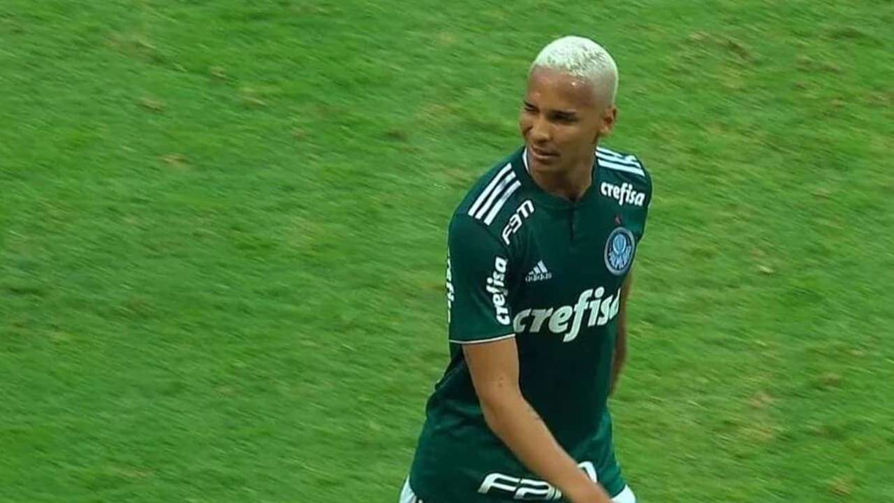 Deyverson dispara provocações a rivais após título do Palmeiras, relembrando rivalidade em alta