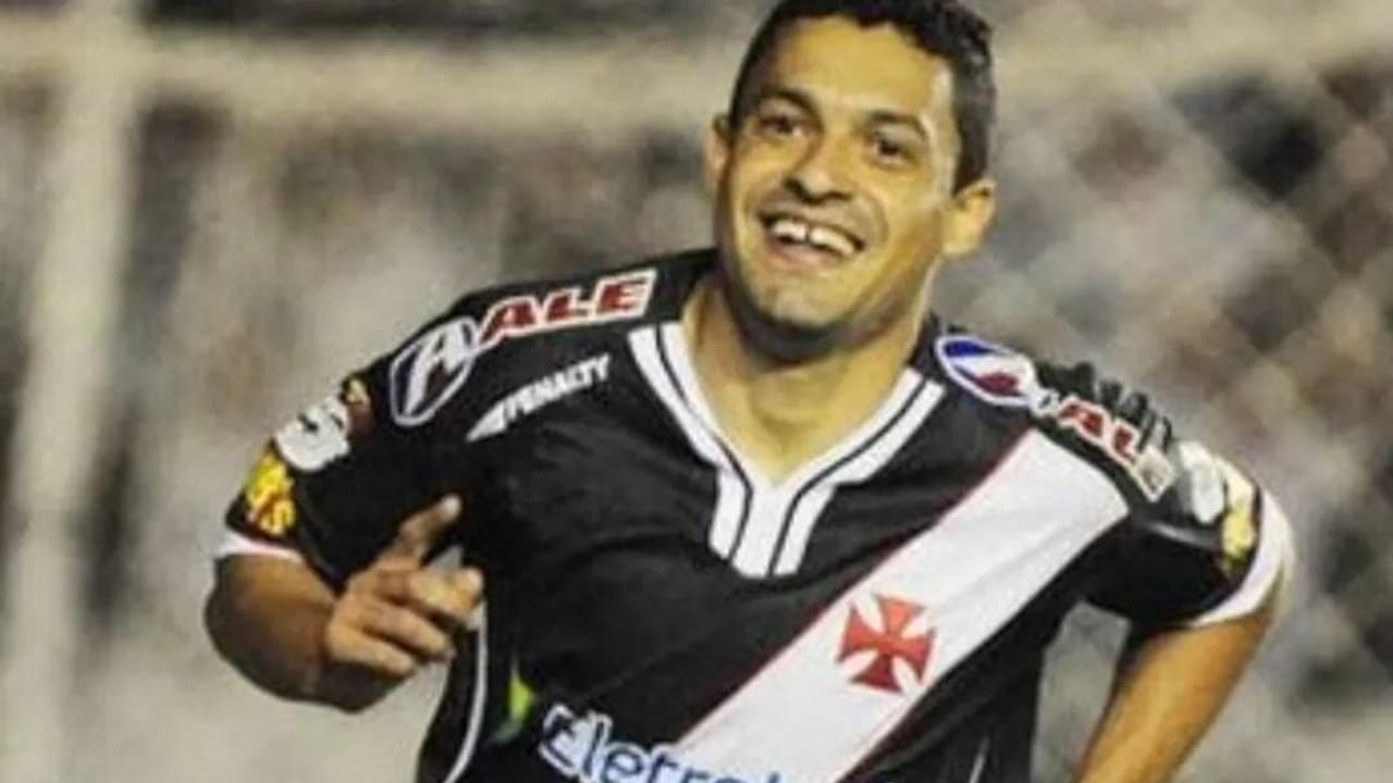 Campeão da Copa do Brasil com o Vasco faz críticas a ex-dirigente: 'Safado'