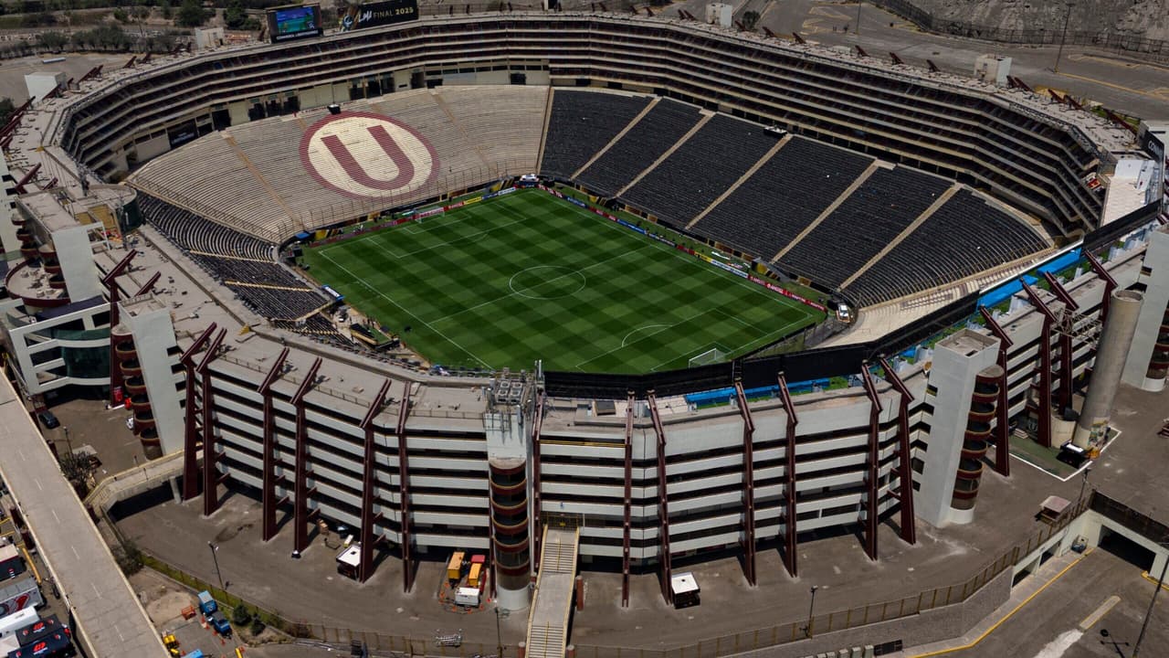 Atraso da final entre Flamengo e Palmeiras gera tensão e protestos: torcedores reagem com indignação
