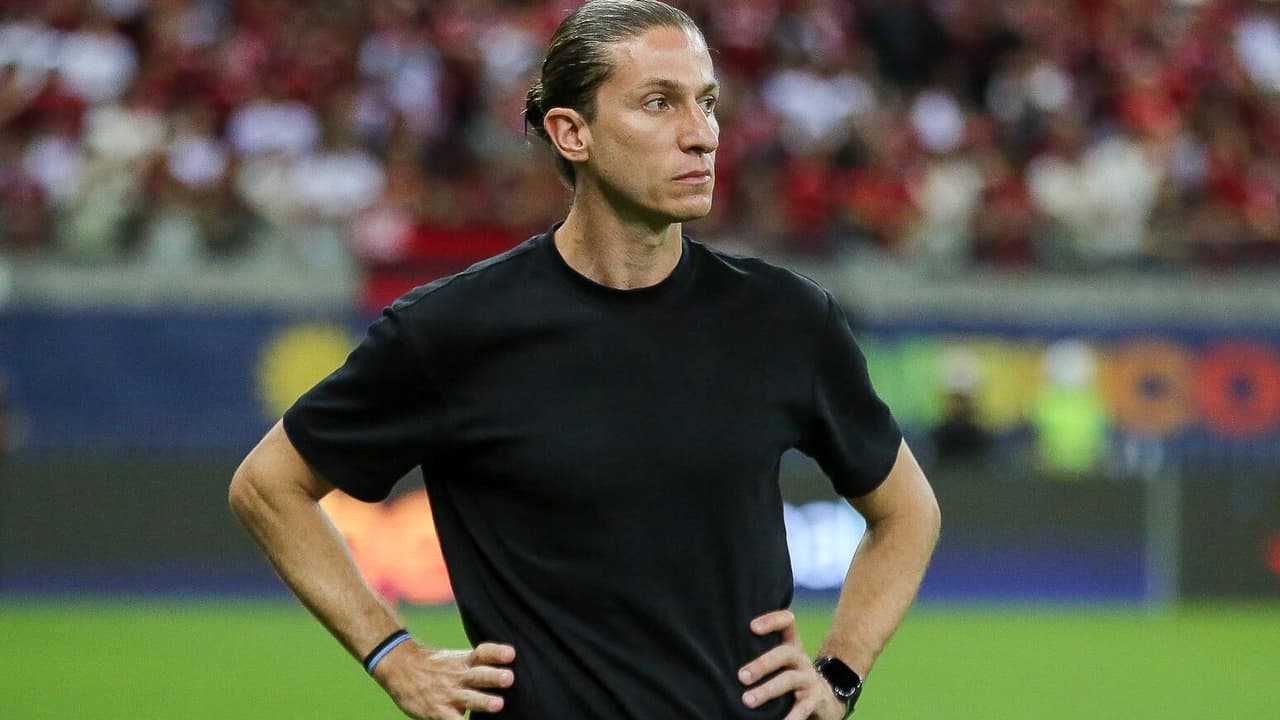 Filipe Luís surpreende e confirma mudanças na escalação do Flamengo para clássico contra o Fluminense