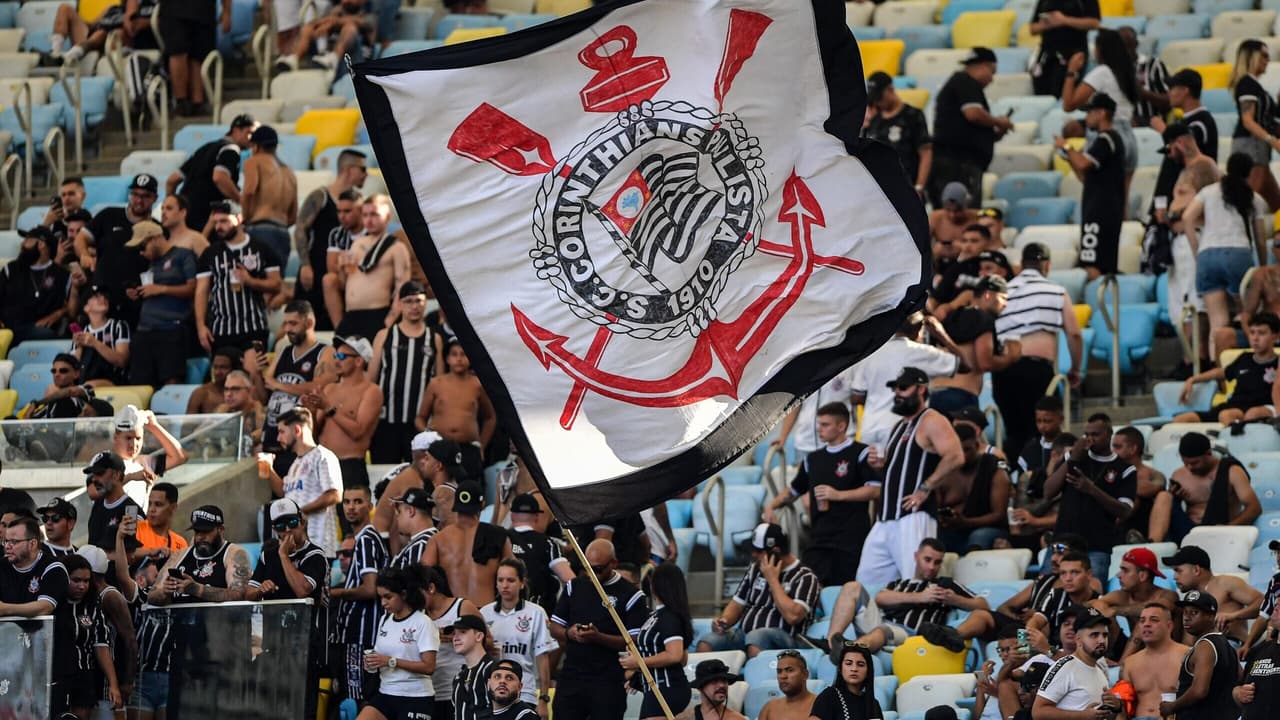Corinthians dispara na pesquisa de torcida no Rio; rivalidades e números surpreendem