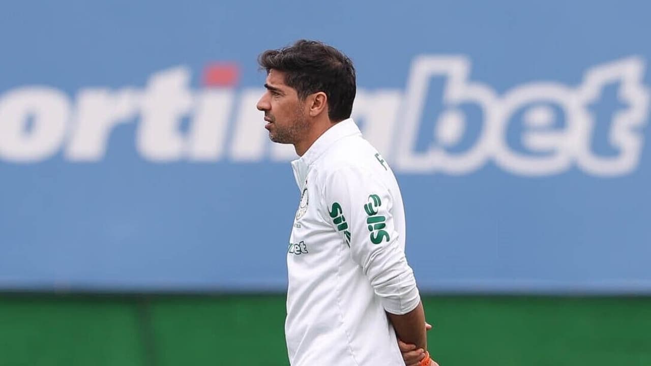 Abel reage à corrida por títulos entre Palmeiras e Flamengo após marca histórica alcançada