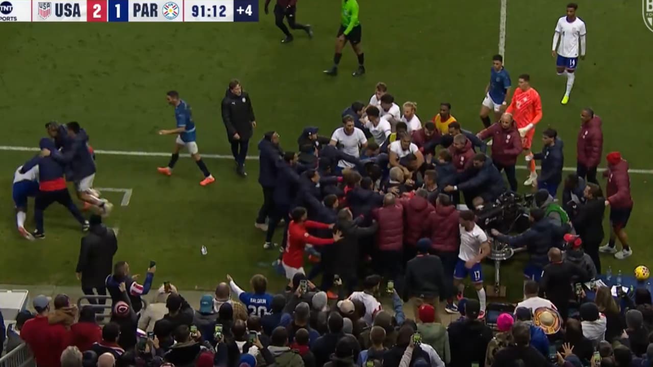 Briga generalizada em amistoso: jogador do Palmeiras reage e provoca tumulto em campo