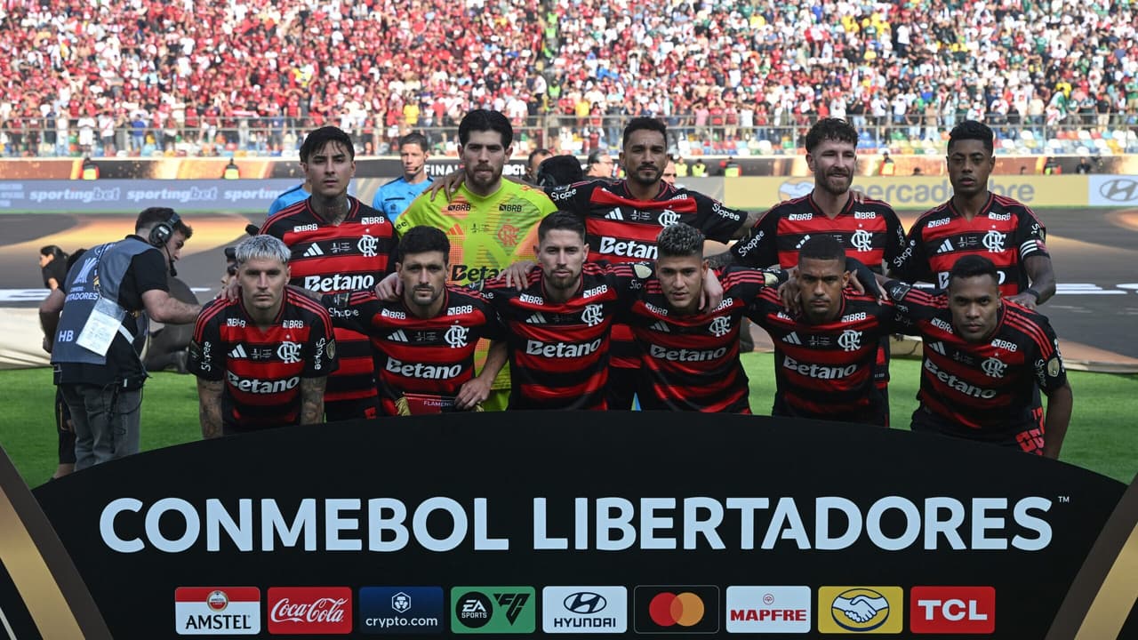 Torcida do Flamengo aponta jogador como chave na conquista da Libertadores: Carregou