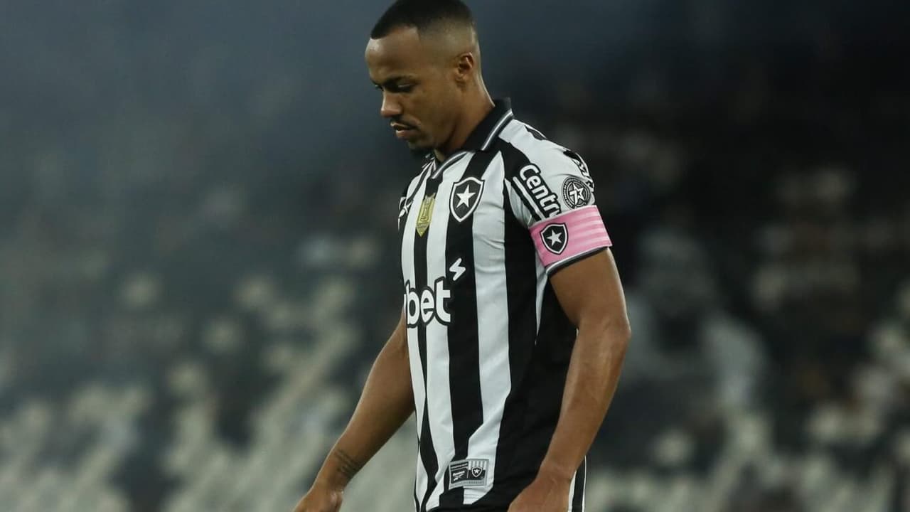Atitude de Marlon Freitas encanta torcedores do Botafogo: 'Que ser humano'