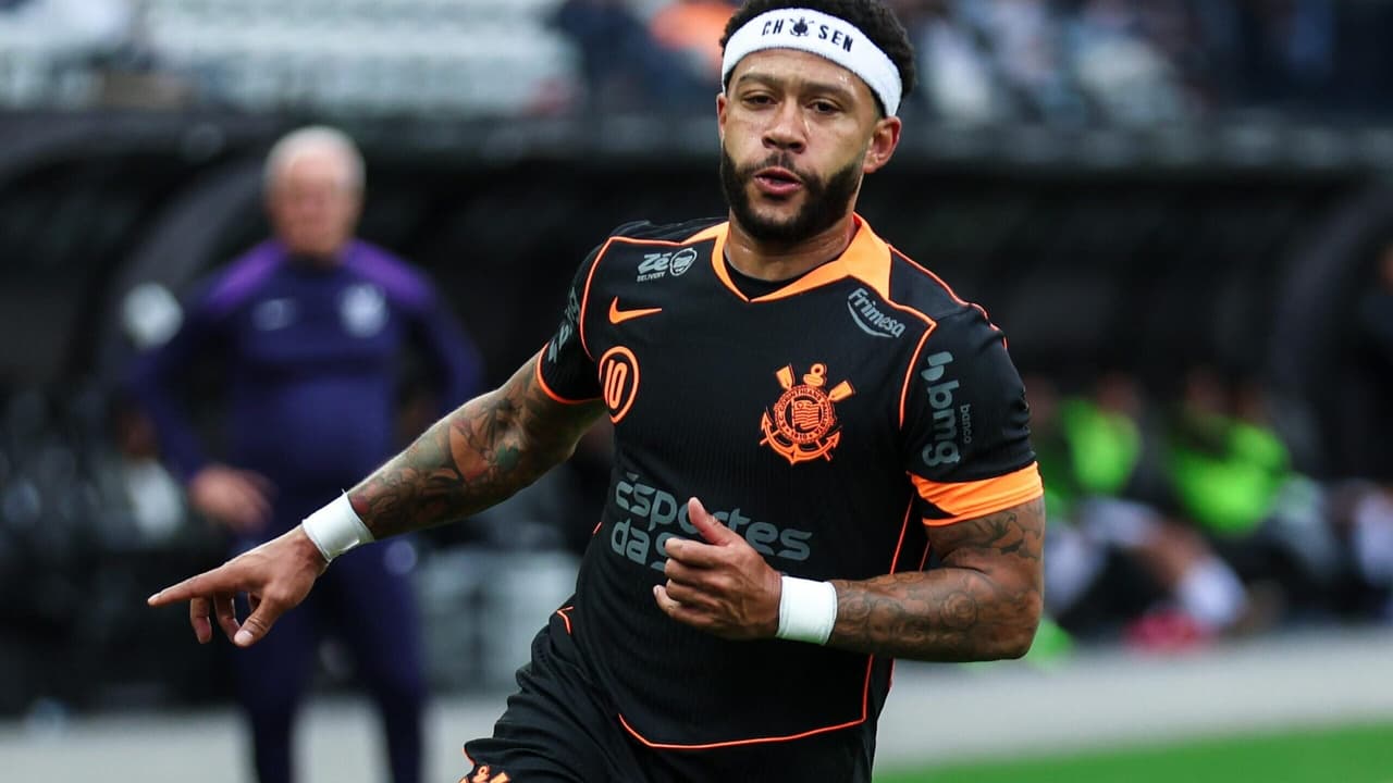 Memphis causa furor em Corinthians x Ceará e vira alvo de memes: 