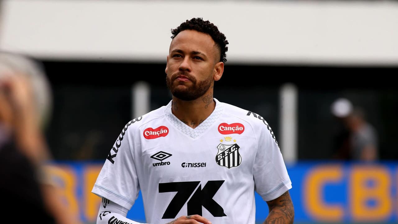 Neymar surpreende torcida do Santos com novo visual e mensagem enigmática em clássico contra o Palmeiras