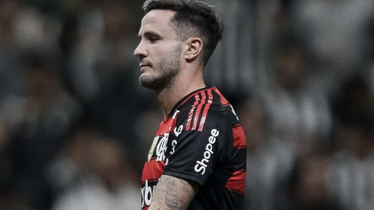 Saúl, do Flamengo, critica arbitragem e gramados no Brasil: Nível muito abaixo do esperado