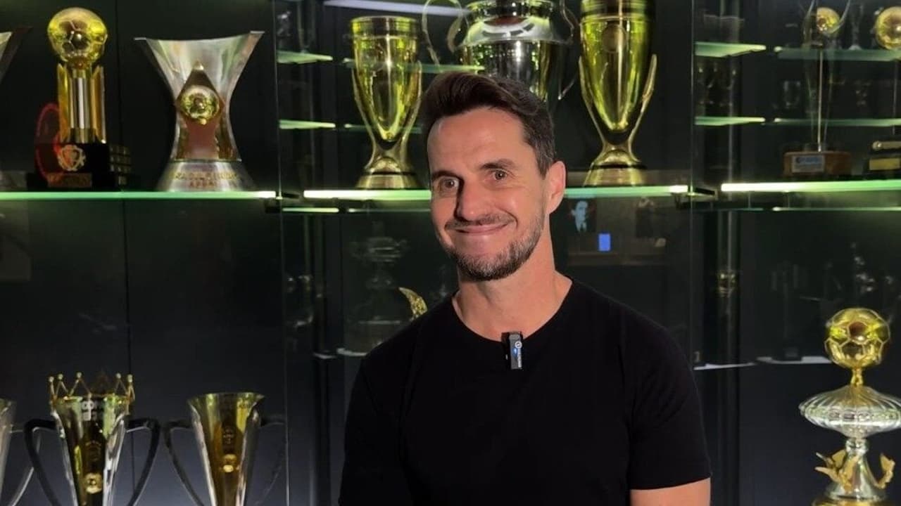 Sávio relembra momentos marcantes no Flamengo e expressa gratidão após 130 anos do clube